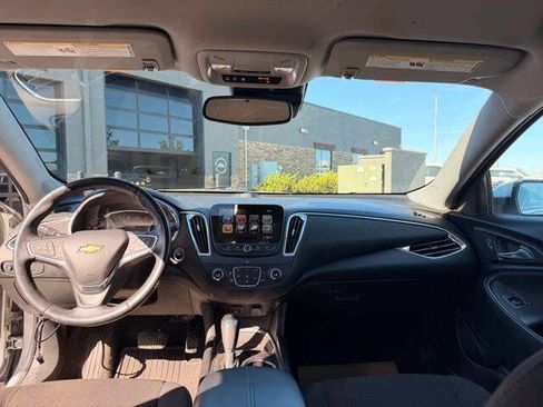 Used 2018 Chevrolet Malibu Hybrid FWD image 10