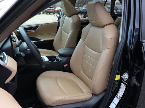 Used 2020 Toyota RAV4 XLE Premium AWD/4WD image 12