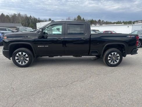 Used 2024 Chevrolet Silverado 2500 Custom w/ Custom Convenience Package AWD/4WD image 3