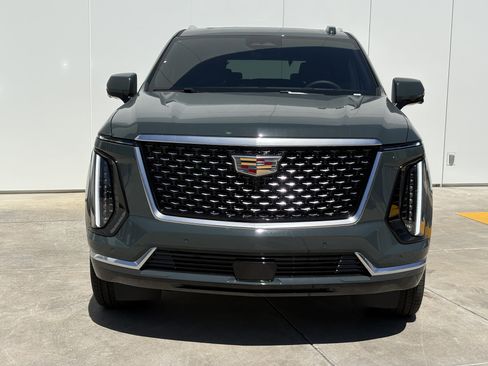 New 2026 Cadillac Escalade Luxury AWD/4WD image 3