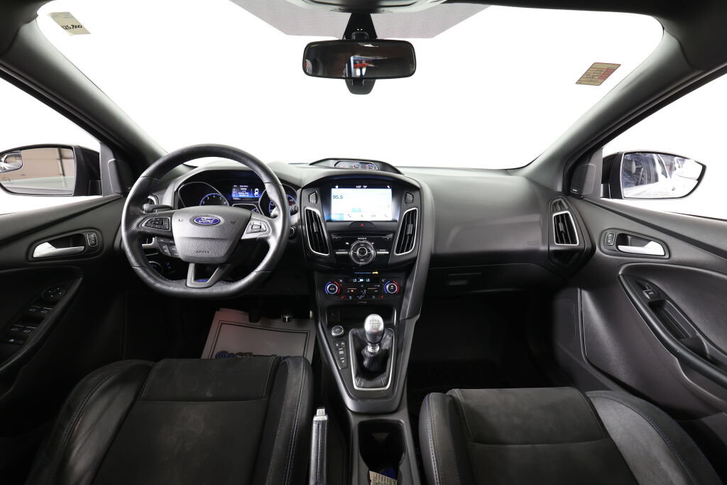 Used 2016 Ford Focus RS AWD/4WD image 27