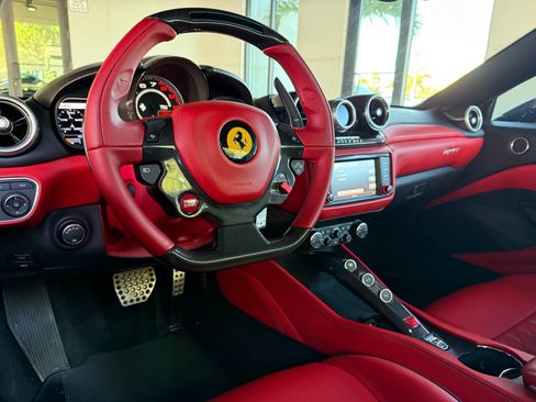Used 2016 Ferrari California T RWD image 38
