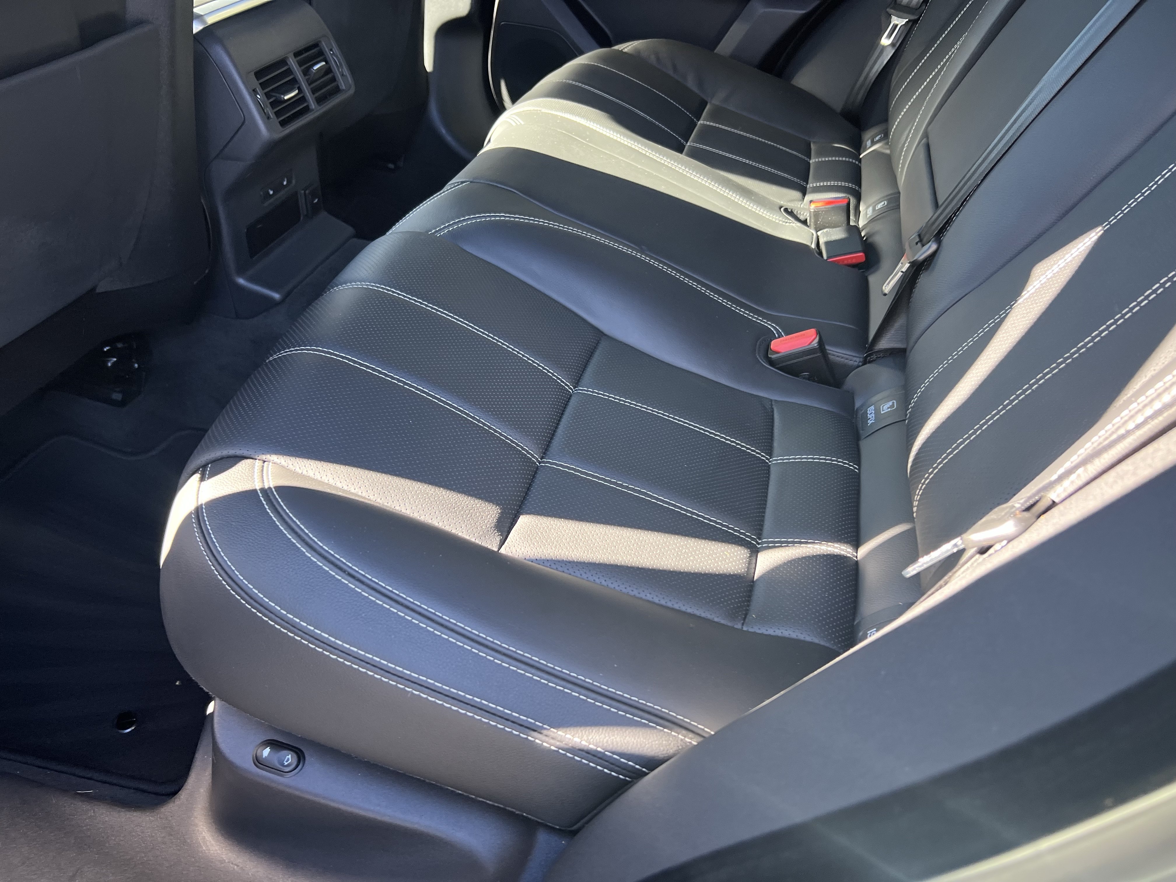 Certified 2023 Land Rover Range Rover Velar R-Dynamic S AWD/4WD image 32