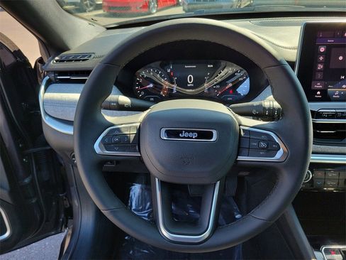 Used 2024 Jeep Compass Latitude image 25