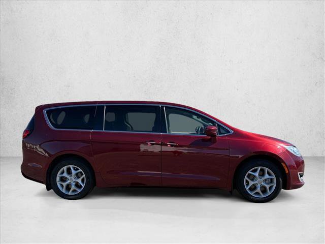 Used 2018 Chrysler Pacifica Touring Plus w/ Tire & Wheel Group FWD image 4