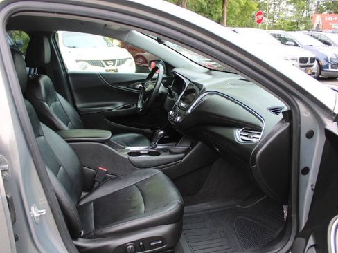 Used 2017 Chevrolet Malibu LT w/ Leather Package FWD image 29