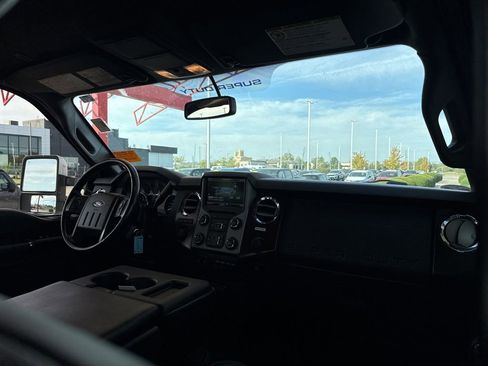 Used 2015 Ford F250 Lariat w/ FX4 Off-Road Package image 26