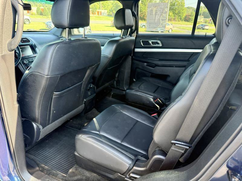 Used 2016 Ford Explorer XLT w/ Equipment Group 202A AWD/4WD image 10
