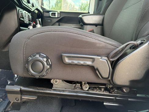 Used 2022 Jeep Wrangler Sport AWD/4WD image 15