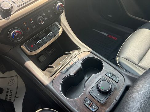 Used 2022 GMC Acadia Denali w/ Denali Ultimate Package FWD image 19