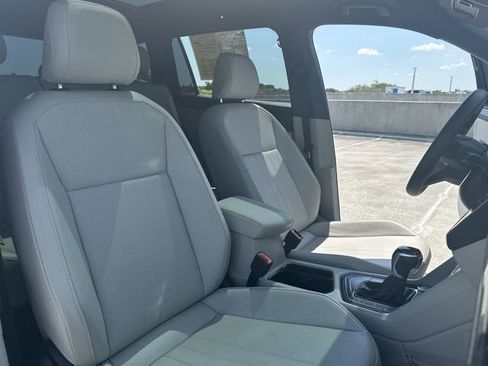 Used 2021 Volkswagen Atlas Cross Sport SE w/ Panoramic Sunroof Package image 30