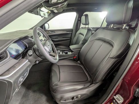 New 2025 Jeep Grand Cherokee L Limited w/ Luxury Tech Group II AWD/4WD image 16