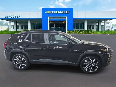 New 2026 Chevrolet Trax RS w/ Sunroof Package image 5