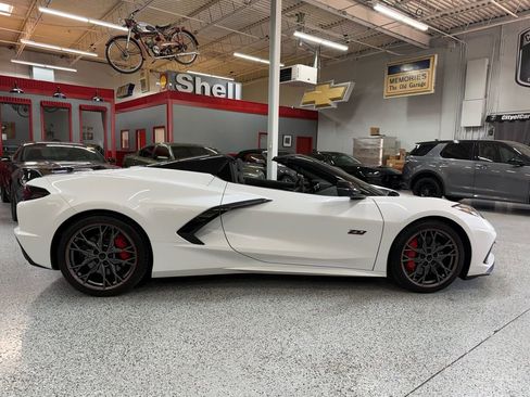 Used 2023 Chevrolet Corvette Stingray Premium Conv w/ Z51 Performance Package RWD image 7
