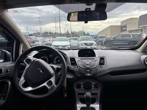 Used 2018 Ford Fiesta SE image 6
