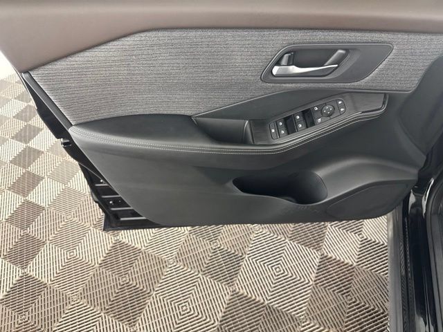 Used 2021 Nissan Rogue SV AWD/4WD image 18