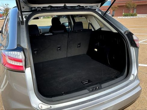 Used 2022 Ford Edge SE w/ Black Appearance Package image 18