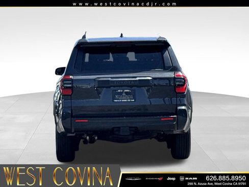 Used 2025 Toyota 4Runner SR5 AWD/4WD image 9