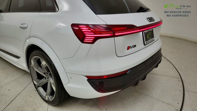 Used 2024 Audi Q8 e-tron Premium AWD/4WD image 24