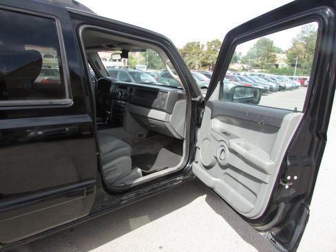 Used 2007 Jeep Commander Sport image 9