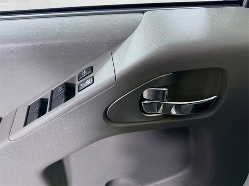 Certified 2020 Nissan Frontier SV w/ Midnight Edition Floor Mats image 25