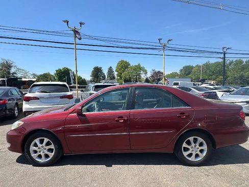 Used 2005 Toyota Camry LE FWD image 8