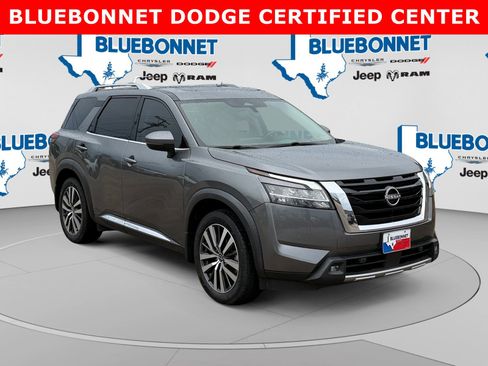 Used 2022 Nissan Pathfinder Platinum w/ Cargo Package FWD image 3