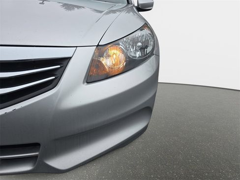 Used 2011 Honda Accord EX image 32