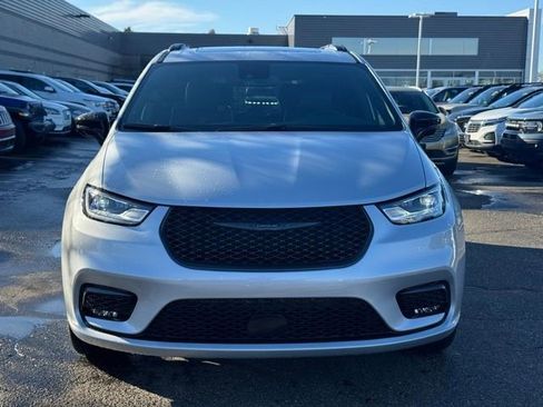 New 2026 Chrysler Pacifica Limited w/ S Appearance Package image 2