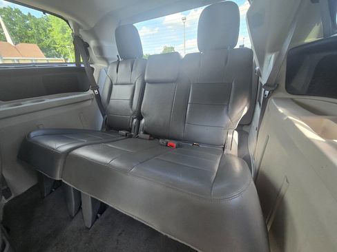 Used 2011 Volkswagen Routan SEL image 33