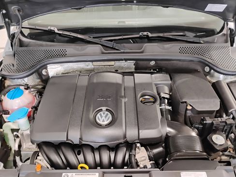 Used 2013 Volkswagen Beetle 2.5 image 47