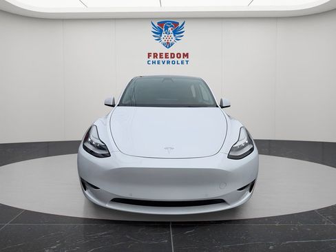 Used 2022 Tesla Model Y Long Range image 8