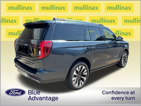 Used 2025 Ford Expedition Platinum w/ Driver's Package AWD/4WD image 2