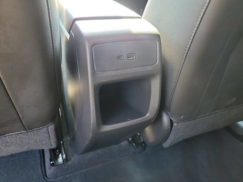 Used 2025 Chevrolet Trax LT FWD image 14
