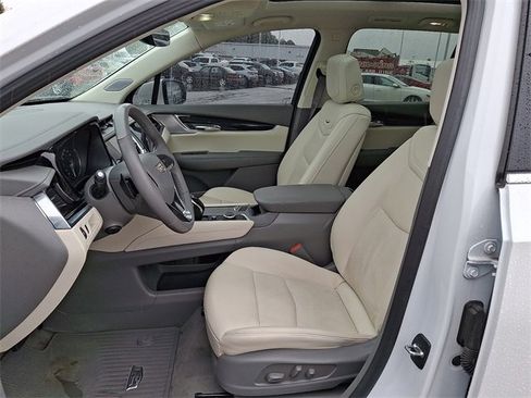 Certified 2023 Cadillac XT6 Premium Luxury image 11
