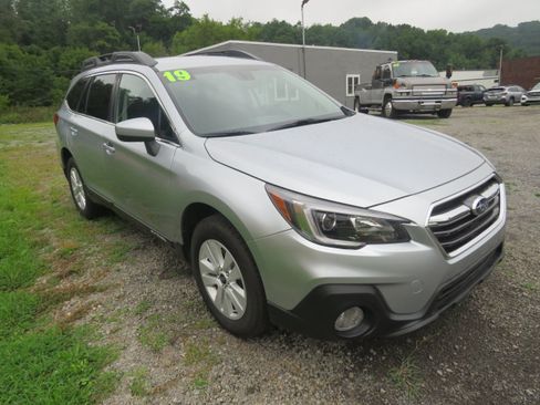 Used 2019 Subaru Outback 2.5i Premium AWD/4WD image 1