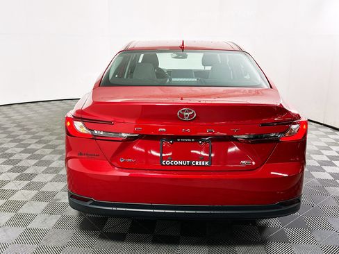 Used 2025 Toyota Camry LE FWD image 4