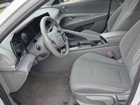 Used 2024 Hyundai Elantra SEL FWD image 6