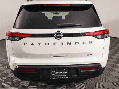 Used 2024 Nissan Pathfinder SV image 7
