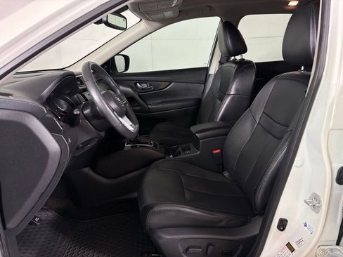 Used 2017 Nissan Rogue SL w/ SL Premium Package image 16