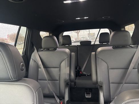 Certified 2025 Chevrolet Traverse LT image 11