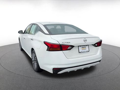 Used 2025 Nissan Altima 2.5 SV FWD image 11