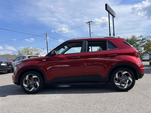 Used 2024 Hyundai Venue Limited image 3