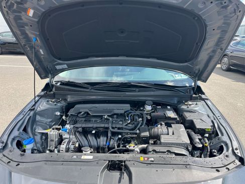 Used 2025 Hyundai Elantra SEL image 33