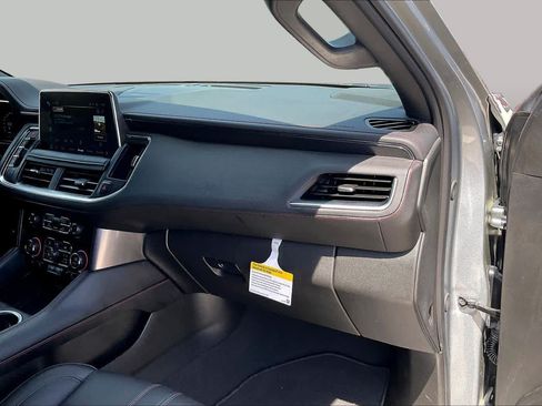 Used 2024 Chevrolet Suburban RST RWD image 18