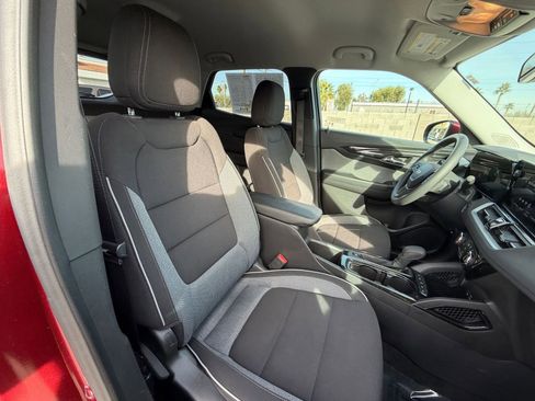 Used 2025 Chevrolet TrailBlazer LT image 34