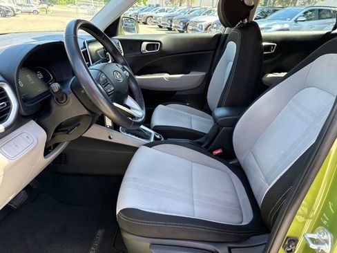 Used 2023 Hyundai Venue SEL FWD image 20