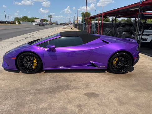 Used 2021 Lamborghini Huracan EVO RWD image 2