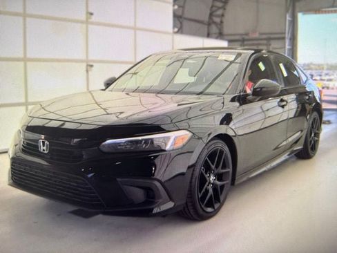 Used 2022 Honda Civic Sport image 2