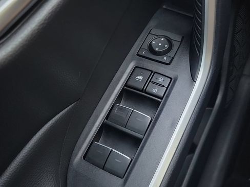 Used 2025 Toyota RAV4 XLE FWD image 18